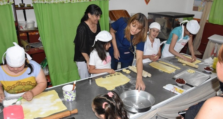 LA SECRETARIA DE CULTURA PARTICIPÓ DE LA EXPOSICIÓN EDUCATIVA, LABORAL Y ARTÍSTICA EN LA ESCUELA CLAUDIO ZAPICO