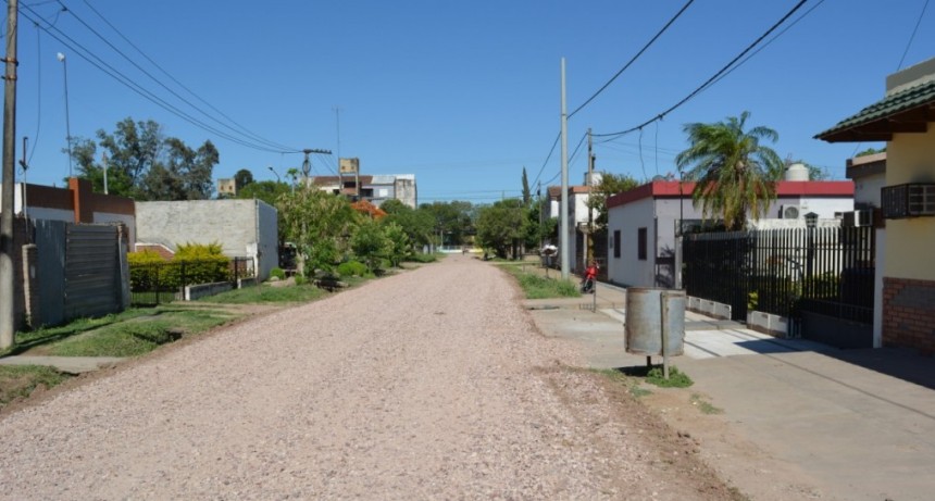 MUNICIPIO REALIZA EL RIPIADO DE CALLE “LOS ANDES” ENTRE LUIS BRAILE Y RIVADAVIA