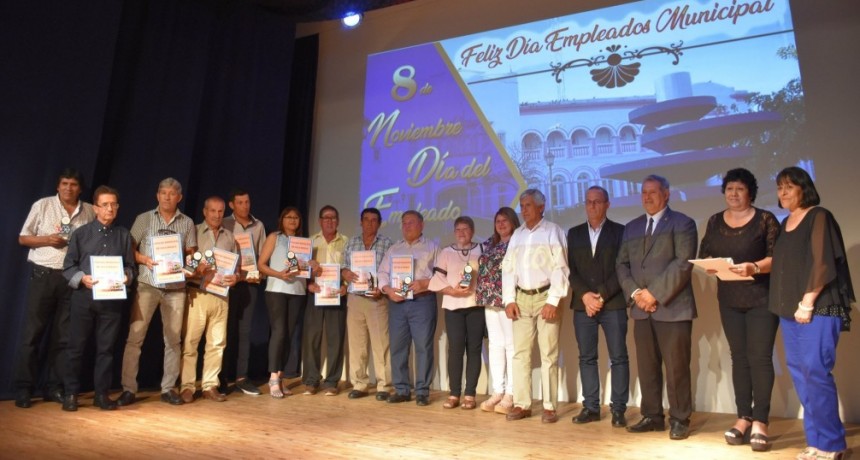 EL MUNICIPIO AGASAJÓ ANOCHE A LOS EMPLEADOS MUNICIPALES DE VILLA ÁNGELA