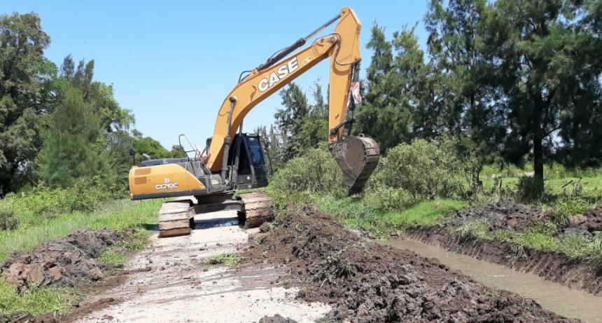 SERVICIOS PÚBLICOS REFUERZA LA LIMPIEZA DE CANALES Y ALCANTARILLAS