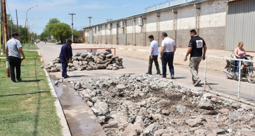 EL MUNICIPIO DE VILLA ÁNGELA CONTINÚA REPARANDO BACHES PARA MEJORAR EL TRÁNSITO