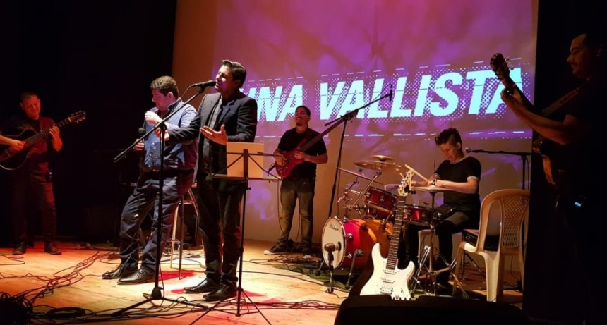 LUNA VALLISTA PRESENTÓ SU DISCO EN LA SALA BERNARDO ÁLVAREZ DE LA CASA DE LA CULTURA