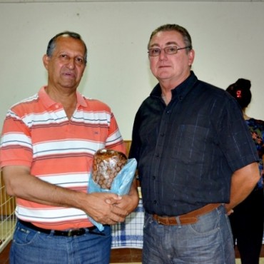 PAPP VISITÓ LA PRIMERA FERIA NAVIDEÑA ORGANIZADA POR LA SOCIEDAD HÚNGARA