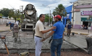 PAPP SUPERVISÓ BACHEO EN LA ESQUINA DE LAS CALLES BALCARCE Y MITRE