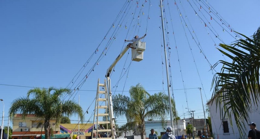 MUNICIPALIDAD INVITA A PARTICIPAR DEL ENCENDIDO DE LUCES DEL ÁRBOL DE NAVIDAD DEL CARLOS GARDEL