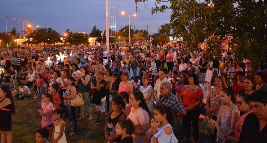 EXCELENTE MARCO DE PÚBLICO EN EL CIERRE CULTURAL DE LAS ESCUELAS MUNICIPALES