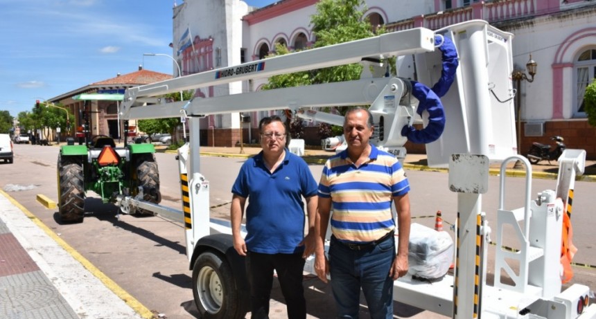 EL MUNICIPIO DE VILLA ÁNGELA ADQUIRIÓ CON FONDOS PROPIOS UNA ELEVADORA HIDRÁULICA