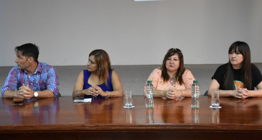 CON APOYO DEL MUNICIPIO, EL REFUGIO AZUL REALIZÓ UNA CHARLA SOBRE DERECHO ANIMAL