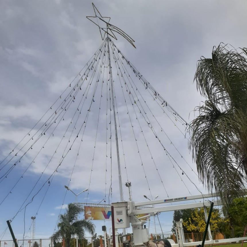 INVITAN A LA COMUNIDAD A PARTICIPAR DEL ENCENDIDO DE LUCES DEL ÁRBOL DE NAVIDAD GIGANTE