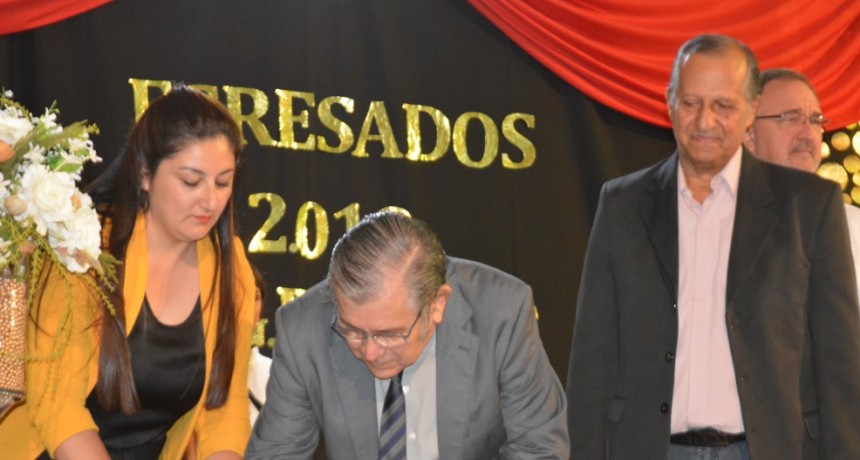 FIRMA DE CONVENIO POR EL TERRENO PARA LA CONSTRUCCIÓN DEL EDIFICIO PROPIO DE LA UEGP Nº 172 EN VILLA ÁNGELA